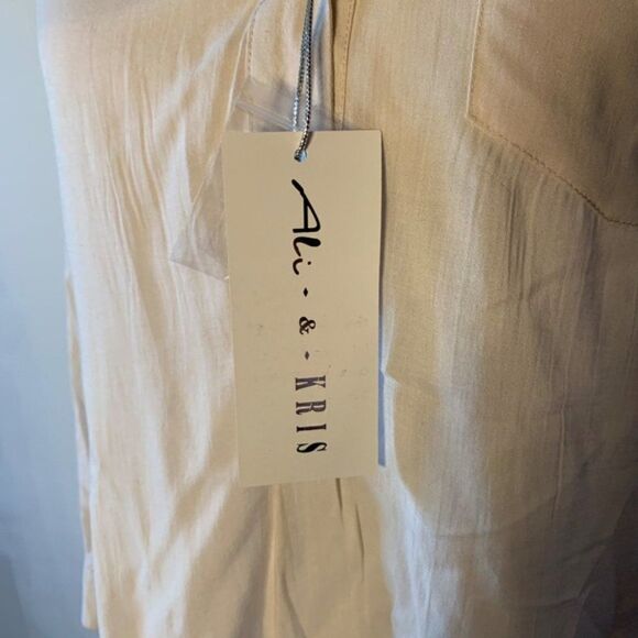 🆕 Ali & Kris Roll Up Sleeve Top - size M - Picture 7 of 8